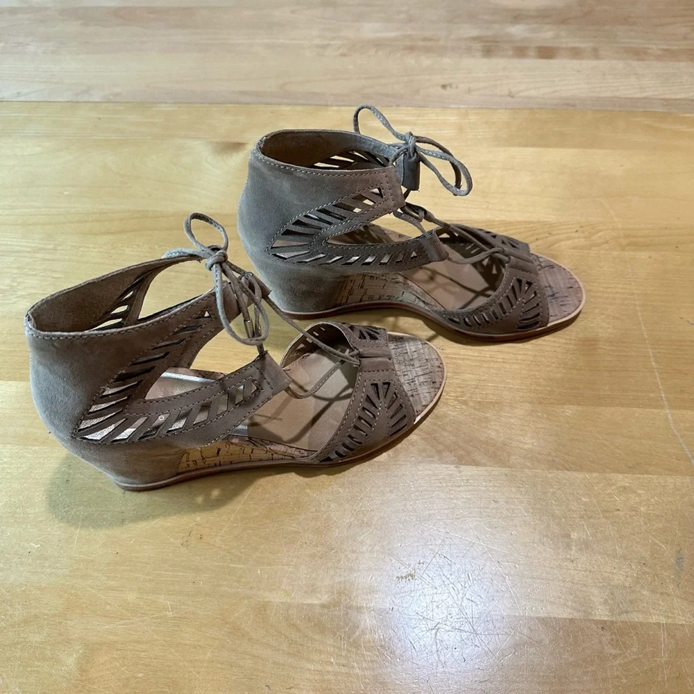 Dolce Vita Linsey Tan Suede Leather Lace Up Cork Wedge Sandals Size 7 - Picture 3 of 10